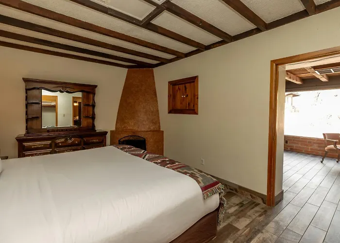 Lodge Tanque Guest Ranch *
