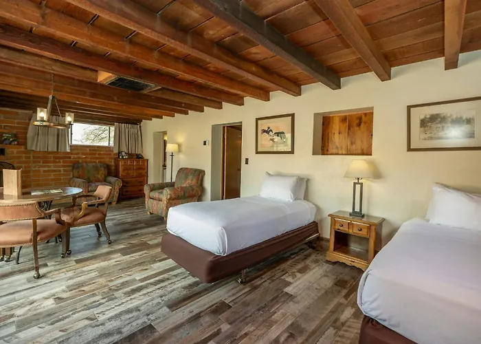 Tanque Guest Ranch Lodge *