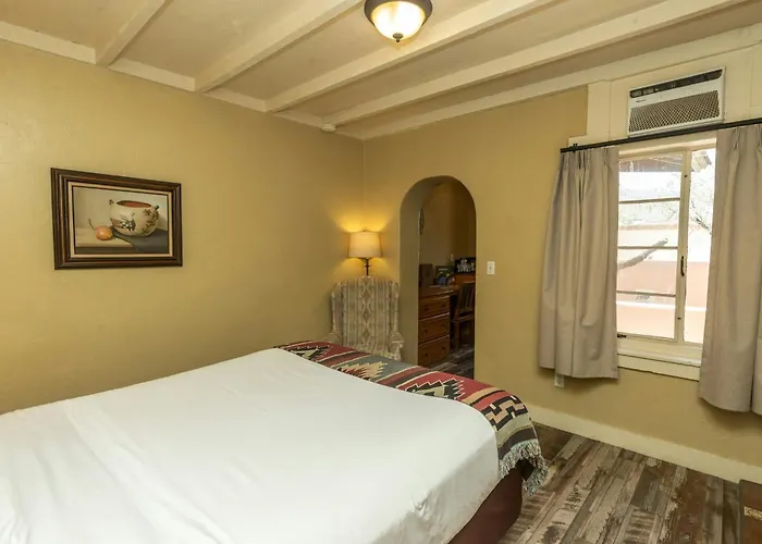 Lodge Tanque Guest Ranch *