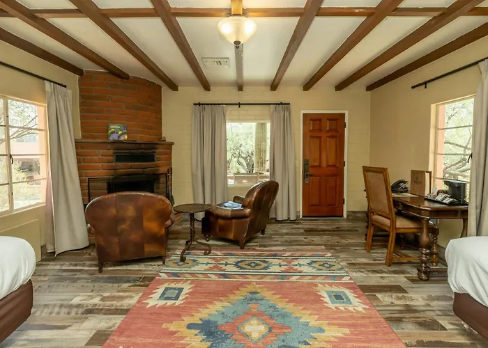 Tanque Guest Ranch Lodge