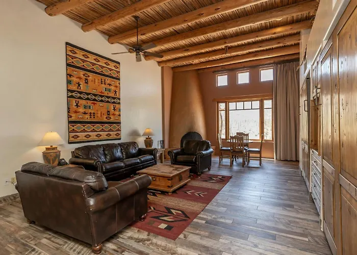 Tanque Guest Ranch Lodge